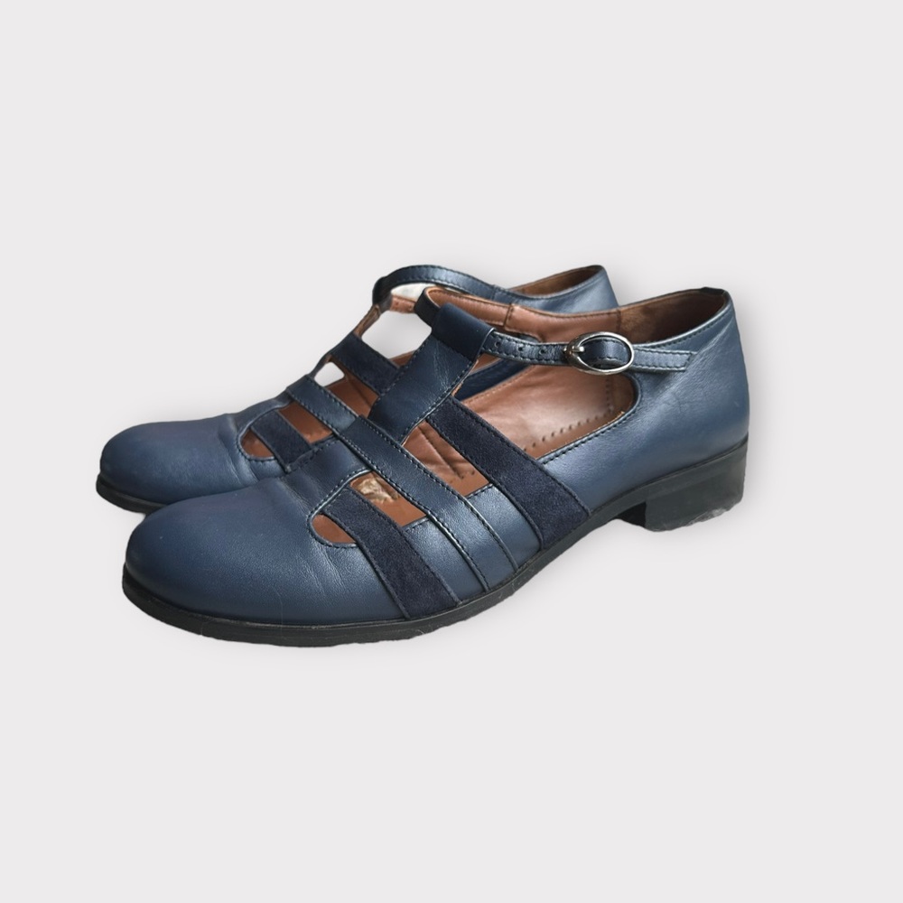 Julia Bo Navy Leather Mary Jane’s - Picture 2 of 9